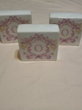 3 'O' Monogram Decor